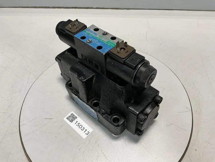 Used VICKERS DG4V-3S-6C-M-U-HL7-60-EN490-B13 Valves/Fittings Michigan US | Ideal Machinery #691547