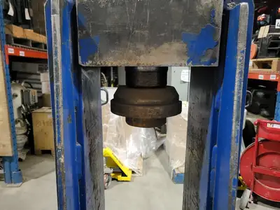 2 x 8" Cylinder & Frame, 36" Stroke 10,000 PSI
