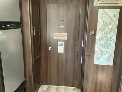 USED 2018 WHITE HAWK 23MRB