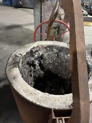 USED INDUSTRIAL EQUIPMENT GEARED TRANSFER LADLE