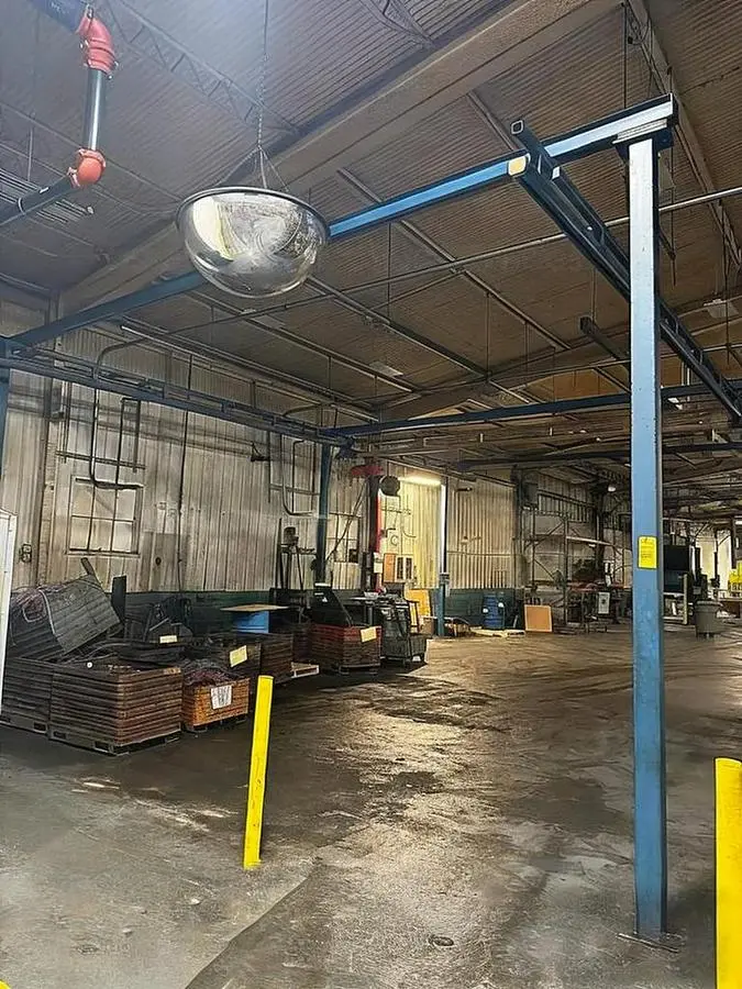 USED GORBEL 1 TON FREESTANDING CRANE
