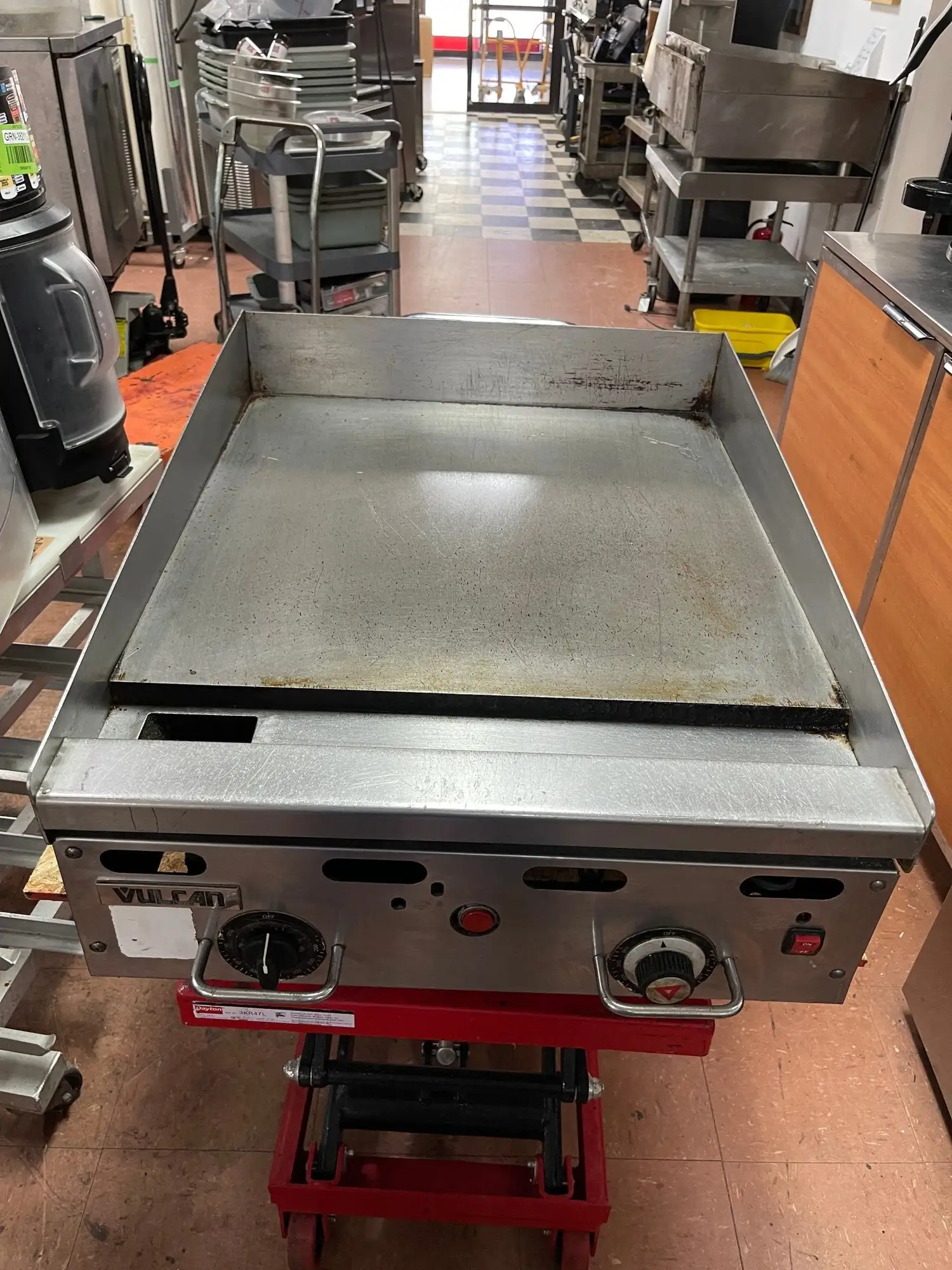 Used Vulcan Used Vulcan 924RX-24 Natural Gas 24" Flat Top Griddle with Thermostatic Controls Commercial Flat Top Griddles Illinois US | Falcon Restaurant Supply #1376141