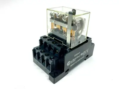 700-HN139,700-HF34Z24 | Allen-Bradley 700-HN139 Ser A Relay Base w/ 700-HF34Z24 Ser B Relay - Used