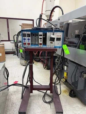 Used DME 8-ZONE HOT RUNNER CONTROLLER W/CABLES ON ROLLING CART (3 CAR Temperature Controls Illinois US | Meadoworks #1503397