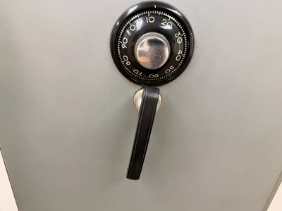 Used DIEBOLD 900 SERIES SAFE Safes Michigan US | Miedema Asset Management Group #1320800