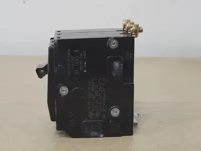 NEW SQUARE D QOB330