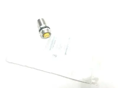 New | in-Stock Mencom Through Mount Receptacle, 5 Pole, Male/Female Straight Disconnects Michigan US | Maverick Industrial Sales #1391605