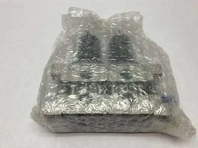 NEW SMC MODULAR DUAL-REGULATOR MANIFOLD 1/4" NPT