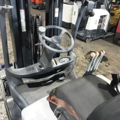 USED 2019 CROWN FC5225-60