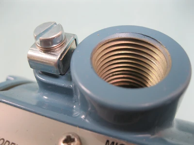 New | in-Stock Micro Motion 2700 R12 BB UEZZZ Misc Electrical & Power Parts New Hampshire US | Bitter End Trading #1452897
