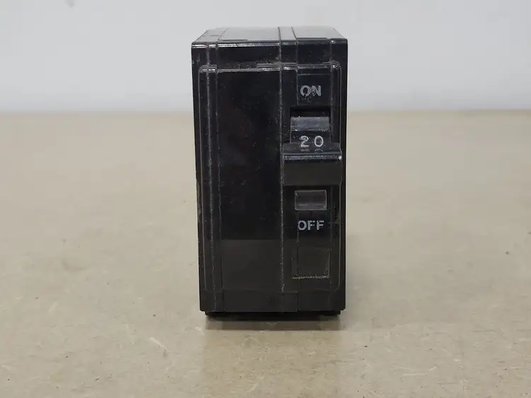 Used SQUARE D QO220 Switchgears British Columbia CA | Lenmark #239954