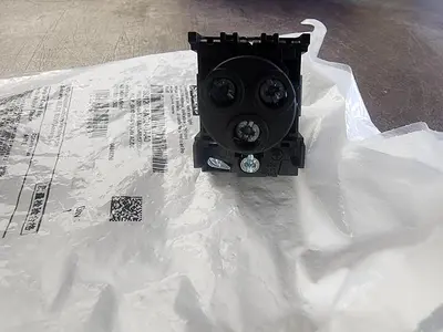 NEW SIEMENS 3SU1201-6AG24-1AA0