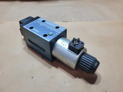 Used BOSCH 0 810 001 947 Parts (Hydraulics and Pneumatics) British Columbia CA | Lenmark #1440826