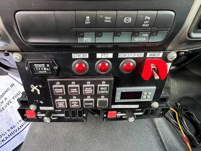 Used 2017 VERSALIFT SST40EIH-02 Bucket (boom) trucks Florida US | Truck and Van Outlet #1509170