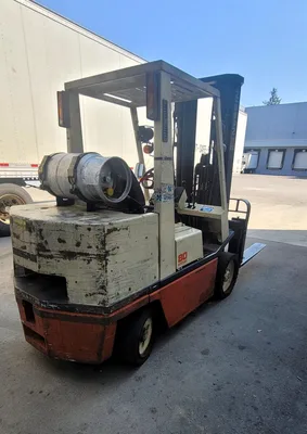 Nissan 8000 lb forklift