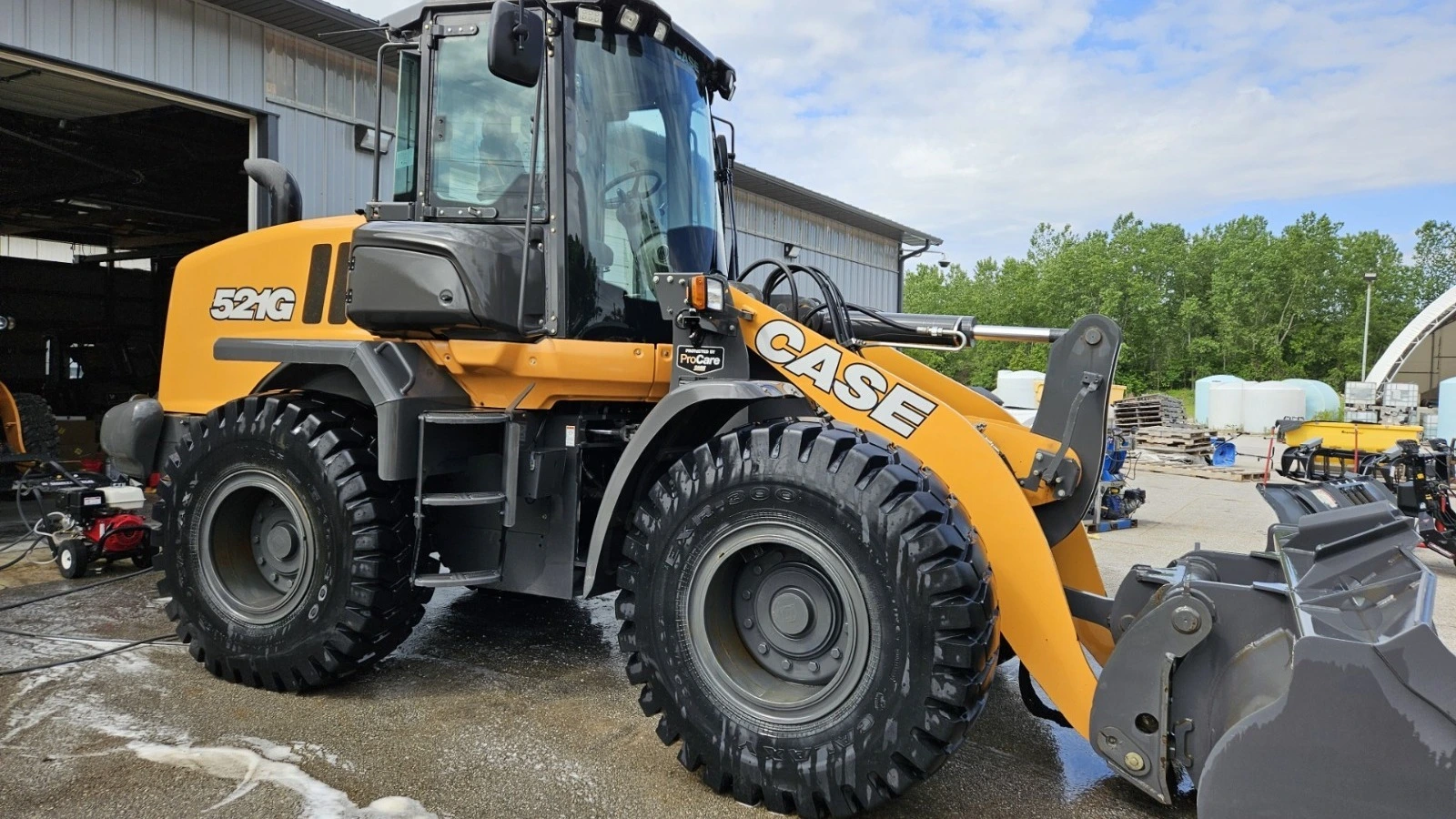USED 2022 Case 521G