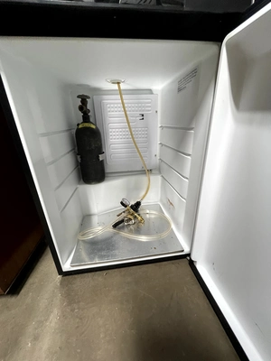 72-0426 Insignia NS-BK1TSS6 Self Conatined Beer Dispenser Cooler