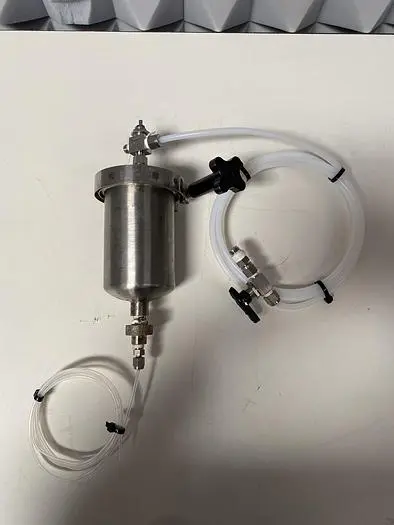 Used Swagelok FILTER HOUSING 5" L X 3" SANITARY FITTING W/ SWAGELOK VALVES Filters | Equipment Lab #486048