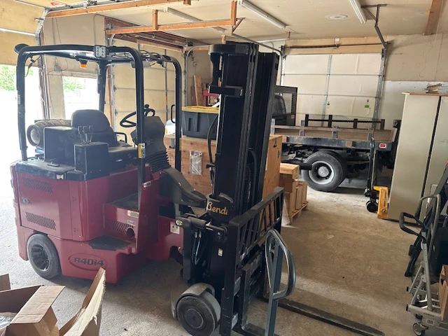 Bendi Swivel Reach 4,000 Lb Fork Lift