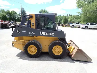 Used 2015 DEERE 318E Skid Steer Loaders Massachusetts US | Brookside Equipment Sales #1422198
