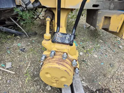 USED CATERPILLAR TH560B