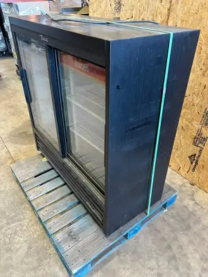True GDM-41SL-48-HC-LD 46” Refrigerator Merchandiser, 2 Sliding Glass Doors 115v