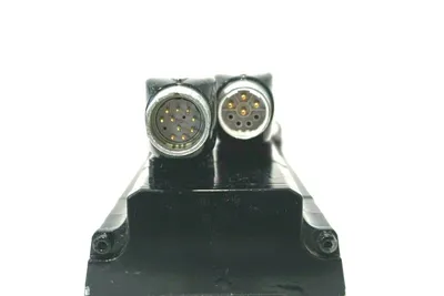 USED SCHNEIDER ELECTRIC BSH1002T32A2A SERVO MOTOR 65033203-062