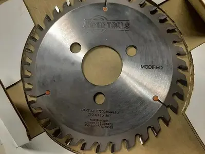 NEW ULTIMA CARBIDE TIPPED SAW BLADES