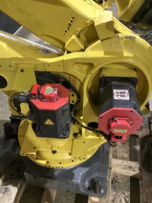 USED FANUC R-2000IB/210F + R30IB