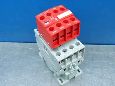NEW ALLENBRADLEY 700SEF620EJC