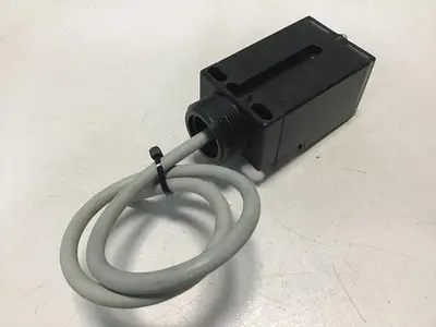 USED OMRON E3JU-D1M4T-3