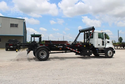 New | in-Stock 2027 MACK MD7 Rolloff Trucks Texas US | Roll Off Truck World #1491891
