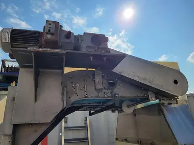 Cleated Z-Style Incline Conveyor