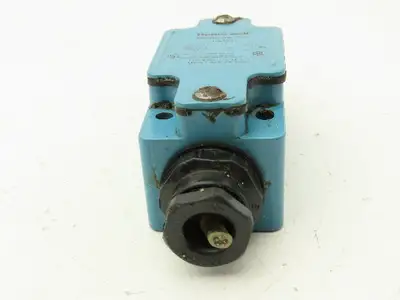 Honeywell GLAA01C Micro Switch Limit Switch Plunger Roller Style NO/NC