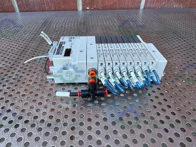 USED SMC EX-140-SDN1 INTERFACE SERIAL UNIT W/ LOT OF 8 SQ1A31Y-5-C4 SOLENOID VALVE