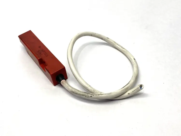Used OMRON NON-CONTACT SAFETY SWITCH CORD CUT SHORT Proximity Sensors Michigan US | Maverick Industrial Sales #1091917
