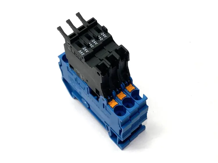 Used PHOENIX CONTACT PT 4-HESI, 3211904 Fuse Accessories | Maverick Industrial Sales #1114165