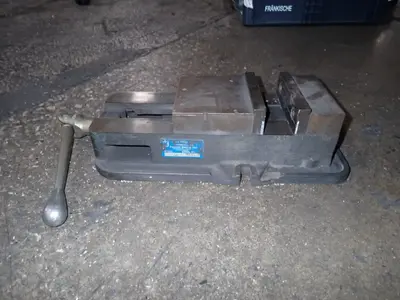 USED KURT MANUFACTURING D67511