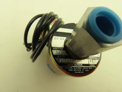 Honeywell Skinner V5D25110 Solenoid Valve 3-Way NC 120V 150PSI 1/4NPT Adjustable
