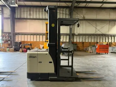 Used 2019 CROWN SP3520-30 Order Pickers Pennsylvania US | National Lift Equipment #1382604