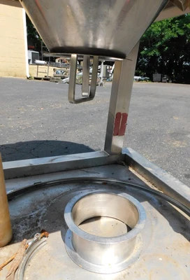 USED K-TRON AGITATED HOPPER AGITATED HOPPER