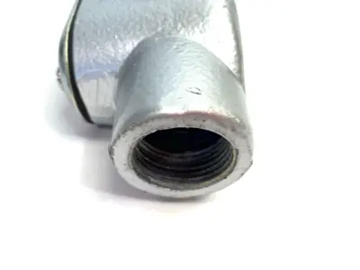 USED ABB THOMAS & BETTS T-STYLE CONDUIT OUTLET BODY 1" W/ GASKET & COVER