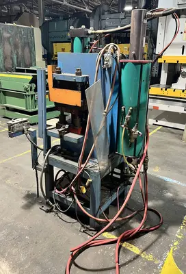 5 Ton Custom Press • Used Custom AT 30 100 Press