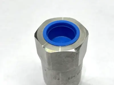 USED PARKER CHEMICAL COMPATIBLE QUICK COUPLING 316 STAINLESS STEEL