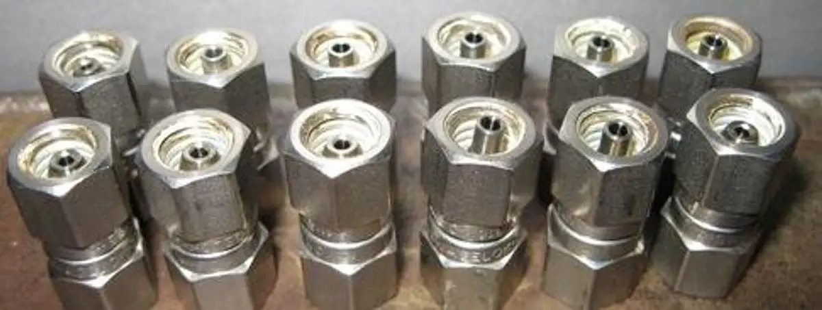 USED Swagelok AT SERIES SC15-4U F04-N-DS-11 AZNX MS-A15-4-DIN