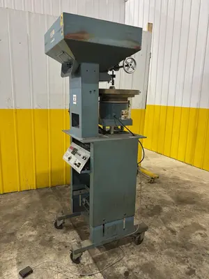 3 CU FT SIGMA SYNTRON FMC MODEL #VPF305 HOPPER & BOWL FEEDER: STOCK #23083