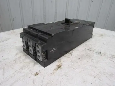GE General Electric 83F 700A Tri Break Circuit Breaker 600V 3 Pole