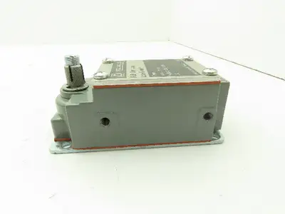 Square D HL1000WS2M2 Limit Switch 600V 20A Type L 1/2" NPT Connection