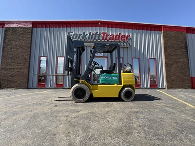 USED 2000 KOMATSU FG25T-11