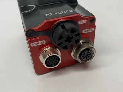USED KEYENCE 1D AND 2D CODE READER, AUTOFOCUS TYPE, FIXED MOUNT